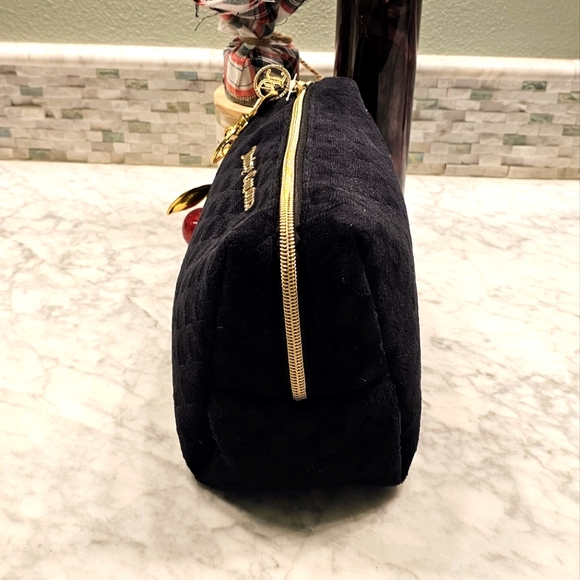 NWT JUICY COUTURE COSMETIC TRAVEL BAG IN BLACK VELOUR WITH HEARTS - Picture 5 of 14